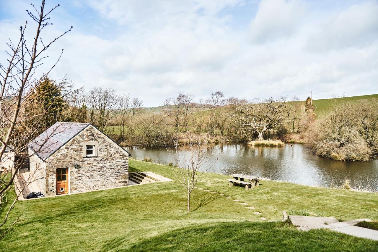 Penuwch Boathouse- Lakeside Rural Cottage Ideal For Families With Indoor Heated Pool كرمرثن المظهر الخارجي الصورة