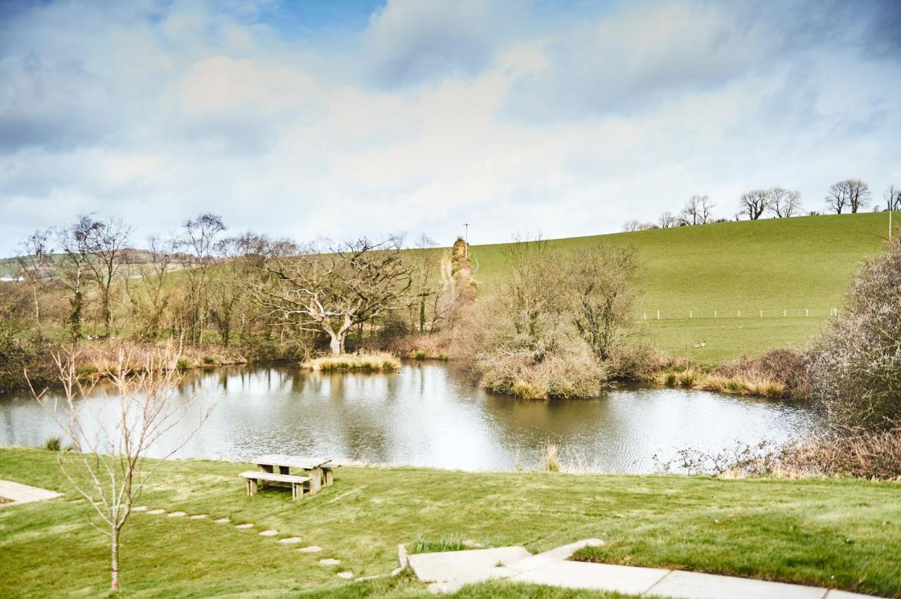 Penuwch Boathouse- Lakeside Rural Cottage Ideal For Families With Indoor Heated Pool كرمرثن المظهر الخارجي الصورة