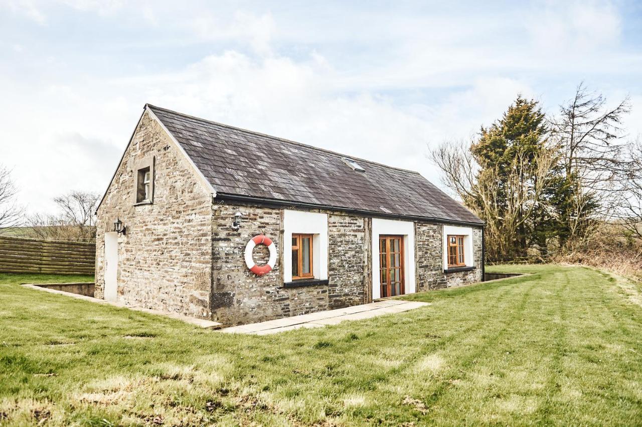 Penuwch Boathouse- Lakeside Rural Cottage Ideal For Families With Indoor Heated Pool كرمرثن المظهر الخارجي الصورة