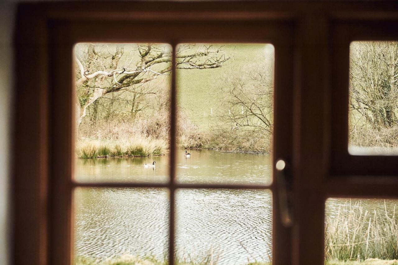 Penuwch Boathouse- Lakeside Rural Cottage Ideal For Families With Indoor Heated Pool كرمرثن المظهر الخارجي الصورة